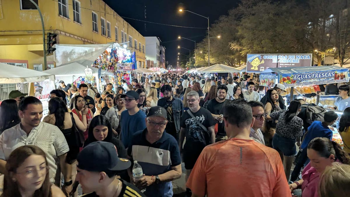 Tanto hermosillenses como foráneos disfrutan las Fiestas del Pitic 2025. | Crédito: Julián Ortega