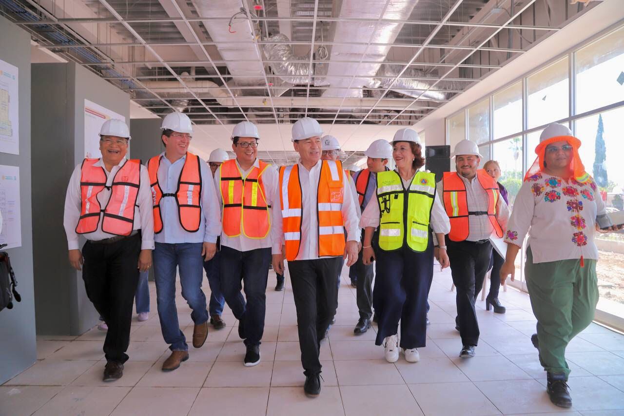El gobernador Alfonso Durazo supervisó ayer la construcción del Hospital General del IMSS en Navojoa. FOTO: ESPECIAL