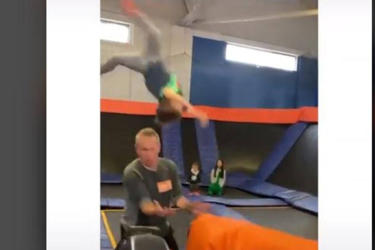 VIRA: Niño sale volando de un inflable