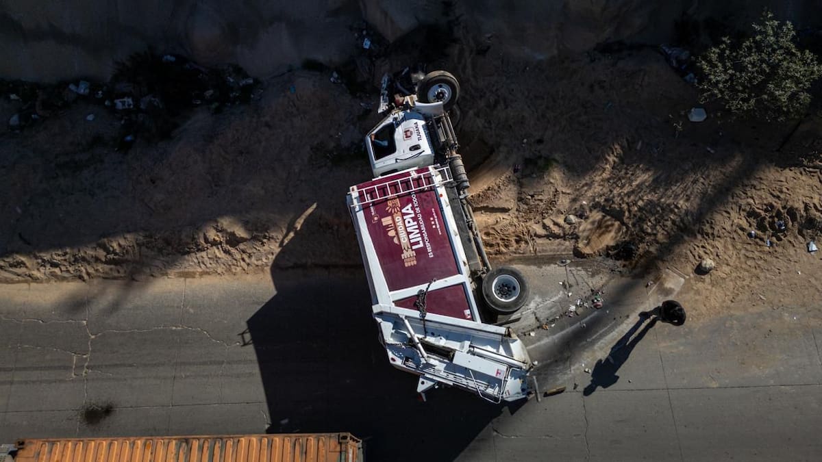 Se vieron involucradas dos unidades, paramédicos atendieron a tres personas. Foto: Border Zoom
