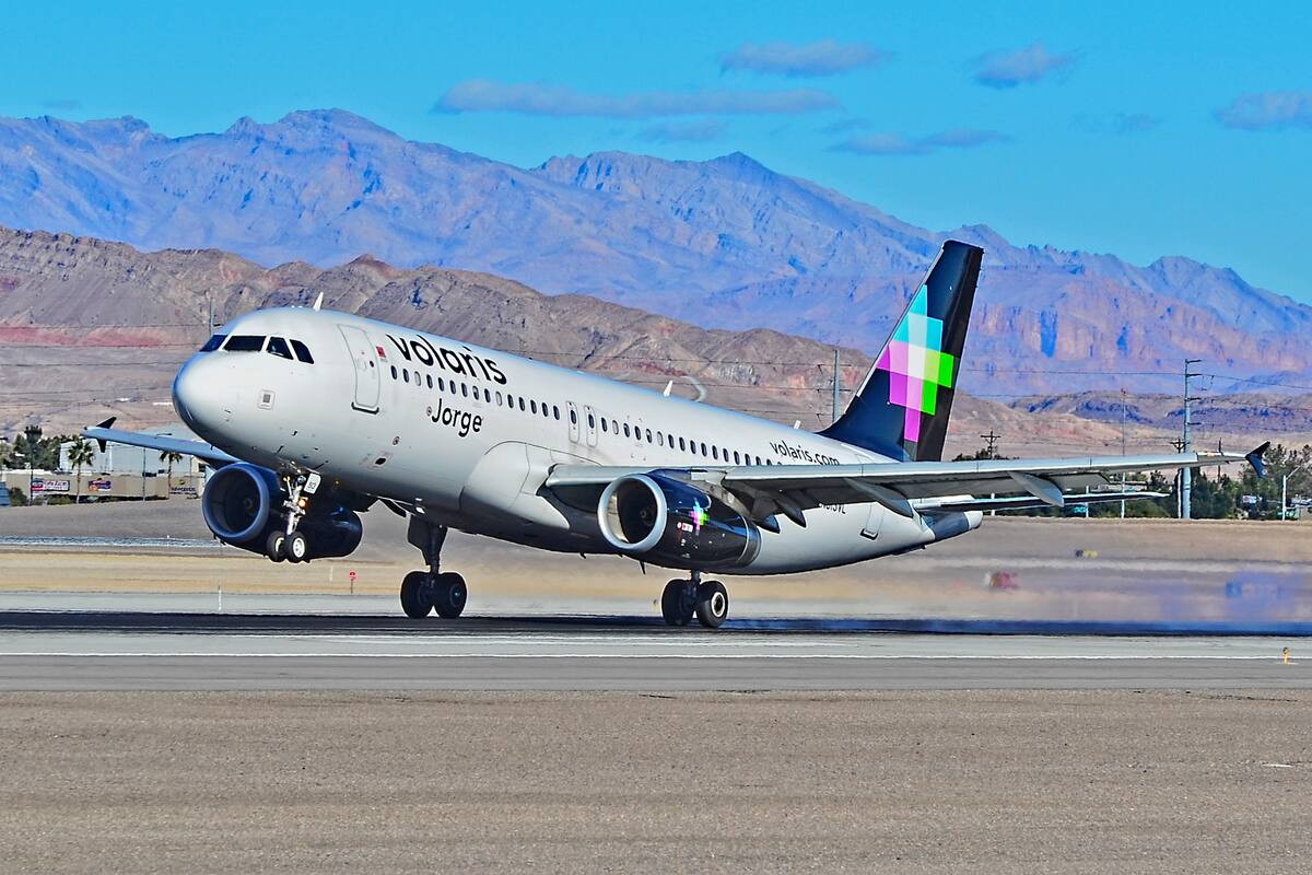 Volaris recibe multa de 300 mil dólares en EU, por dejar a pasajeros en avión más de 4 horas