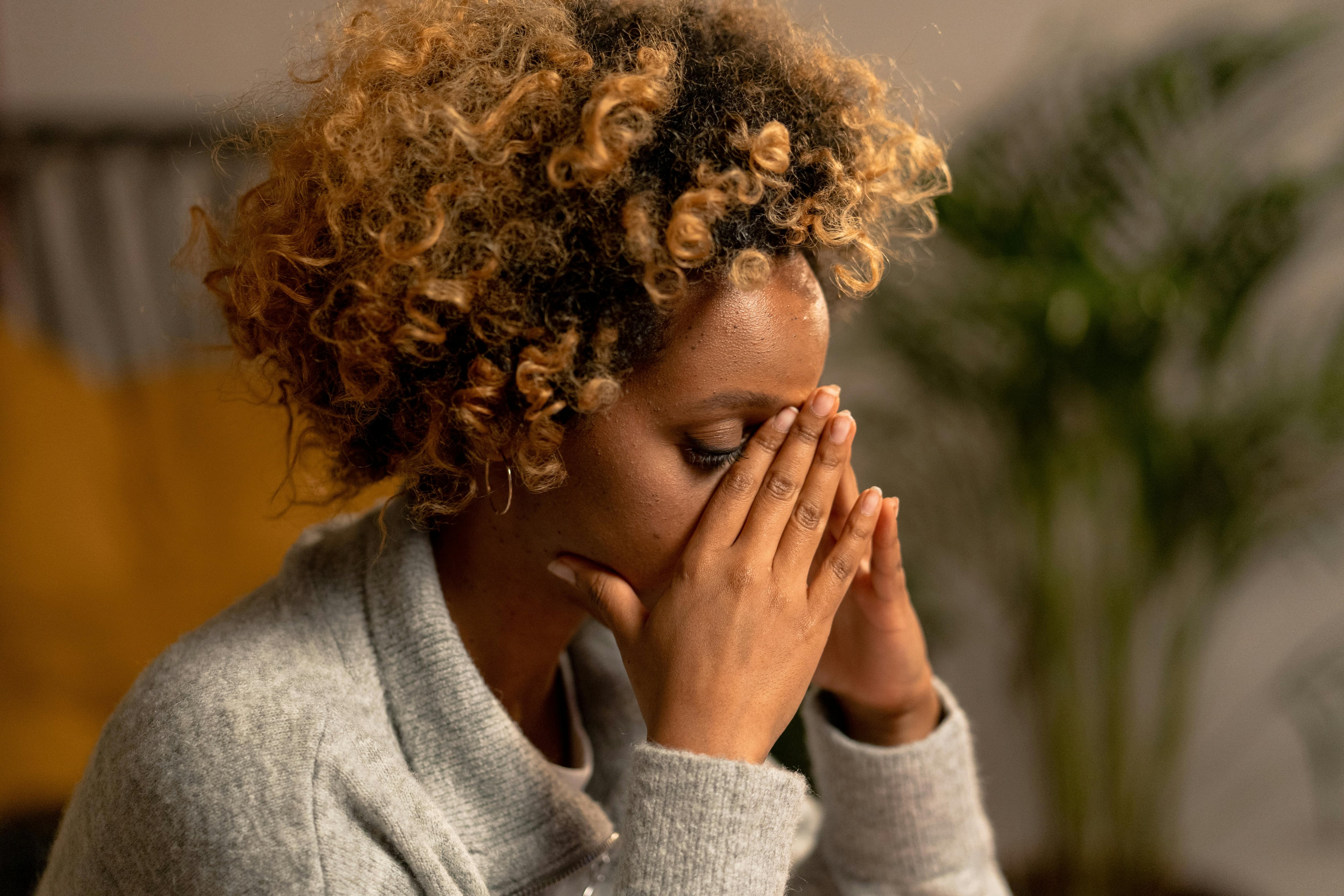 El insomnio, irritabilidad, cansancio constante y problemas digestivos son algunas de las señales de que tu sistema nervioso está desregulado. Foto: Pexels