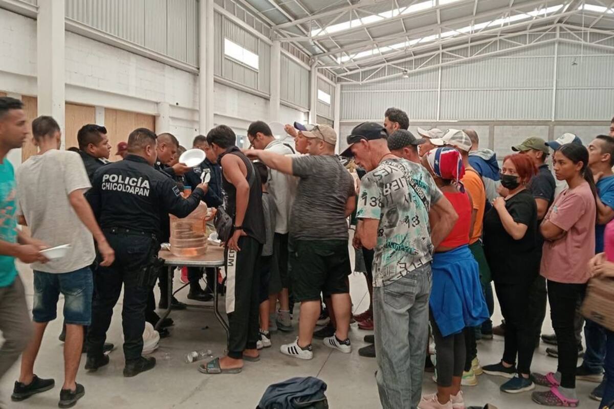 Edomex: Autoridades rescatan a más de 200 migrantes abandonados en bodega
