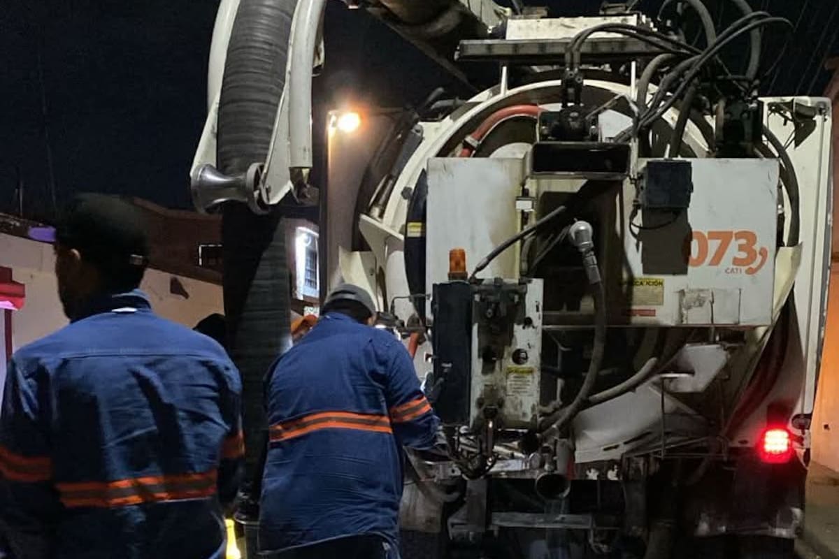 Agua de Hermosillo atiende protesta por problemas de drenaje en la colonia Sahuaro