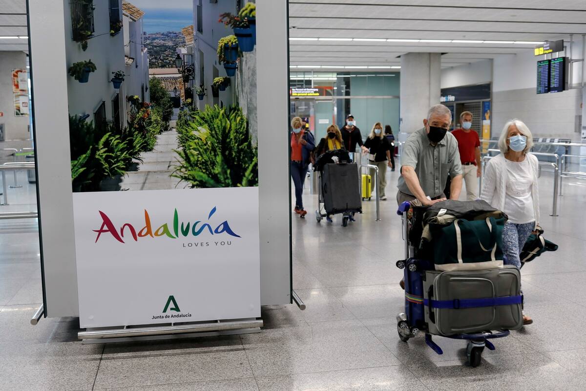 UE toma medidas para detener viajes aéreos desde lugares con nueva variante de Covid