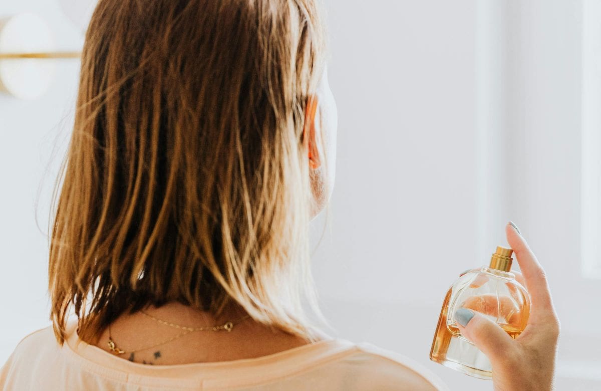 Trucos para que el perfume dure todo el día en la piel | Foto: Especial (canva)