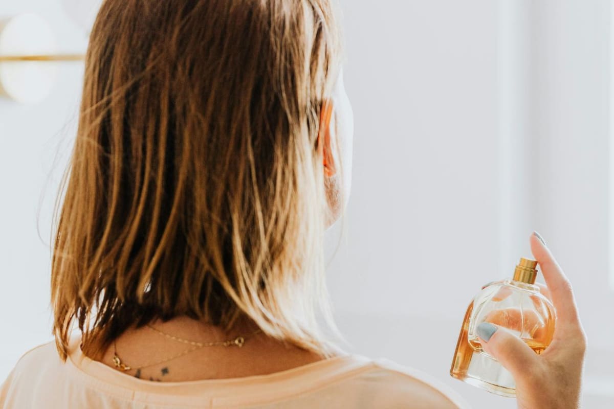 Trucos para que el perfume dure todo el día en la piel