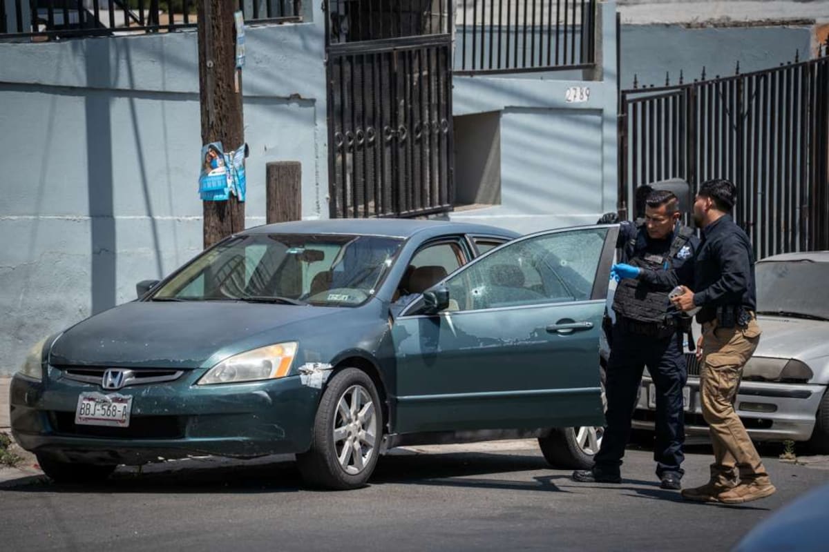 Asesinan a hombre dentro de un vehículo en la colonia Hidalgo en Tijuana