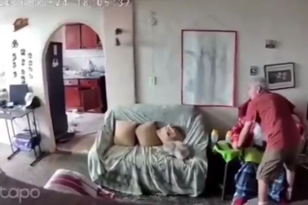 Pareja de abuelos durante el sismo de Venezuela: ella se encontraba en silla de ruedas y él en lugar de huir se quedó a abrazarla