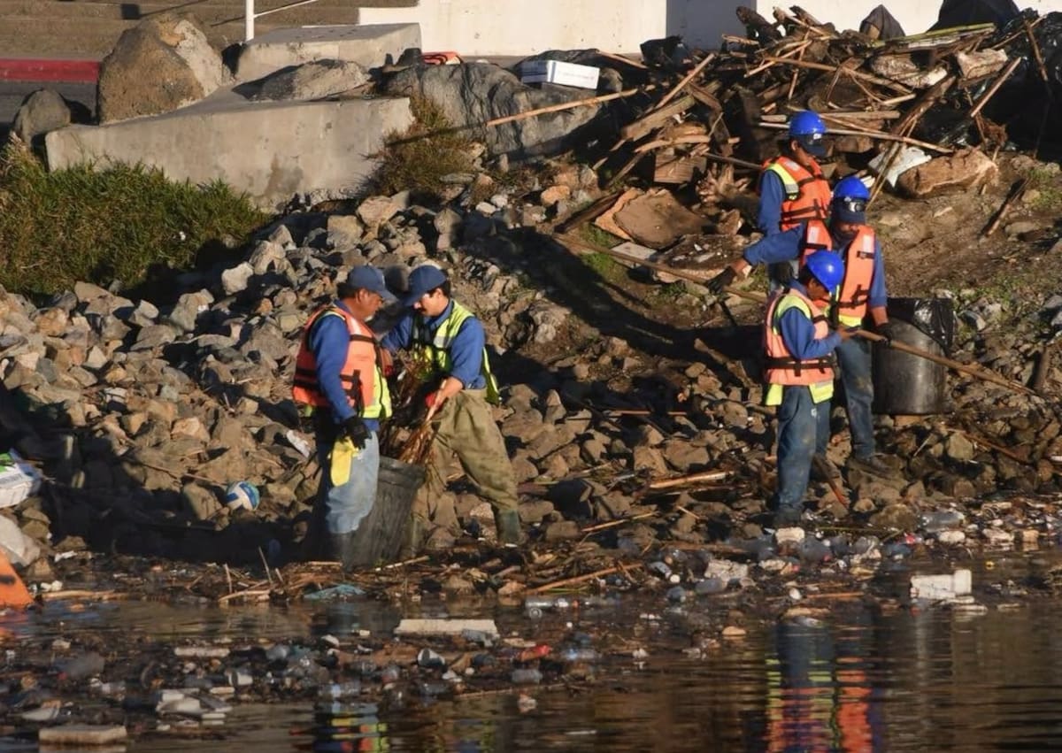 Las lluvias arrastraron residuos hasta la desembocadura del arroyo Ensenada, donde fueron retiradas más de dos toneladas de basura. Foto: Cortesía
