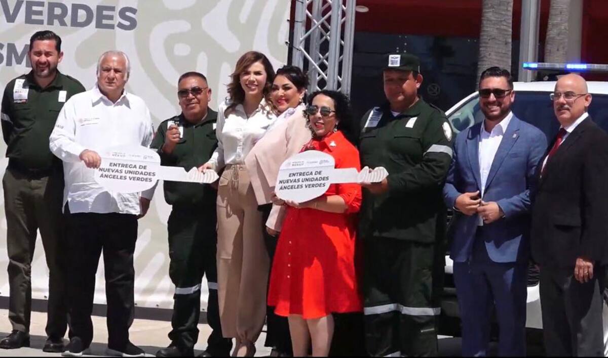 Autoridades de los tres niveles de gobierno atestiguaron la entrega.