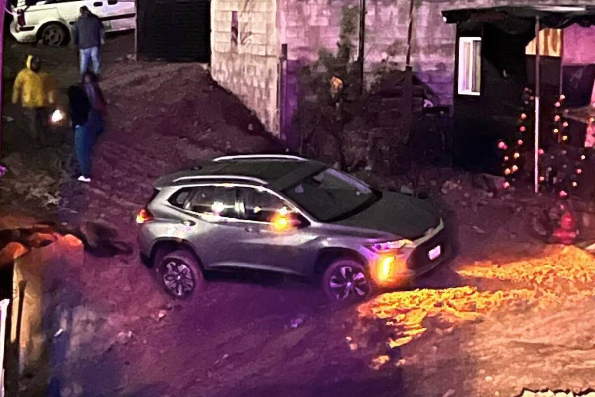 Lluvia deja caos en la ciudad