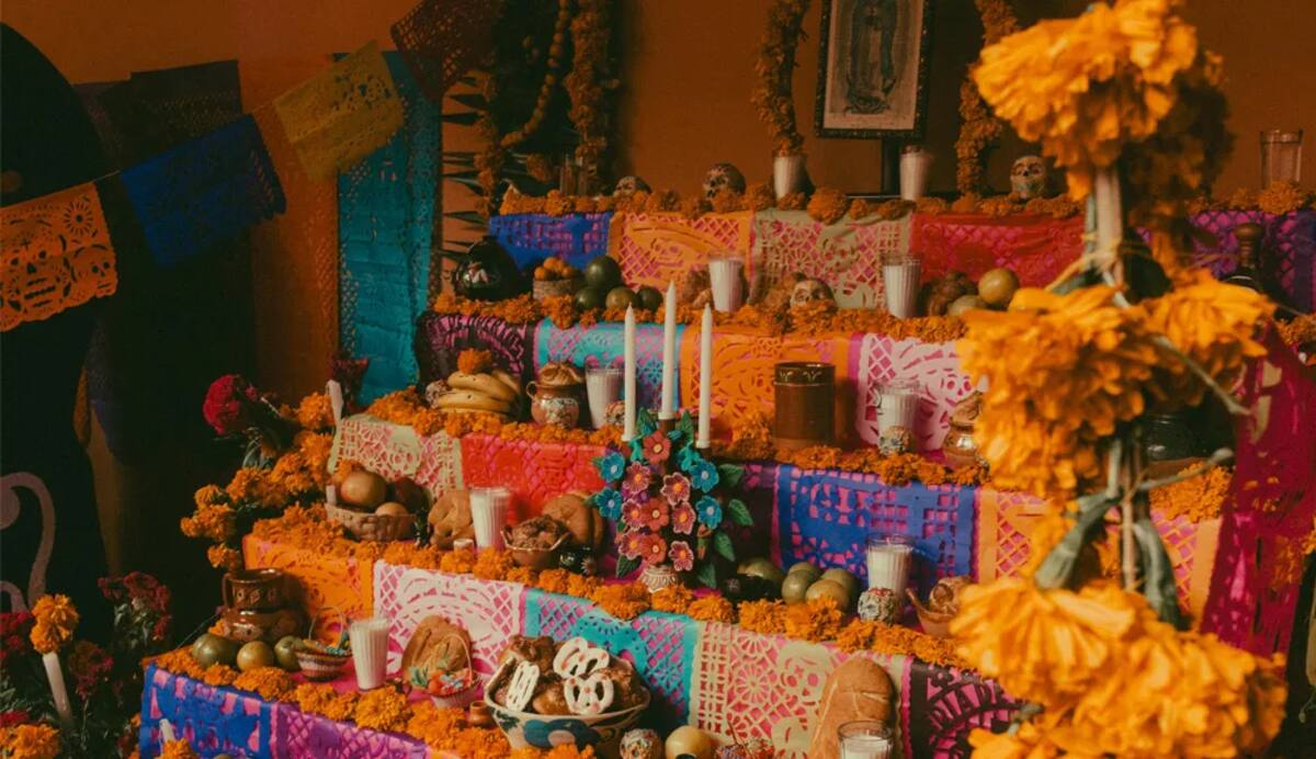 Con el paso de los años, las nuevas generaciones han reinterpretado la forma de celebrar el Día de Muertos
