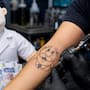 Farmacias Similares dará $800 a quienes tengan tatuajes del Dr. Simi: cómo participar en la dinámica