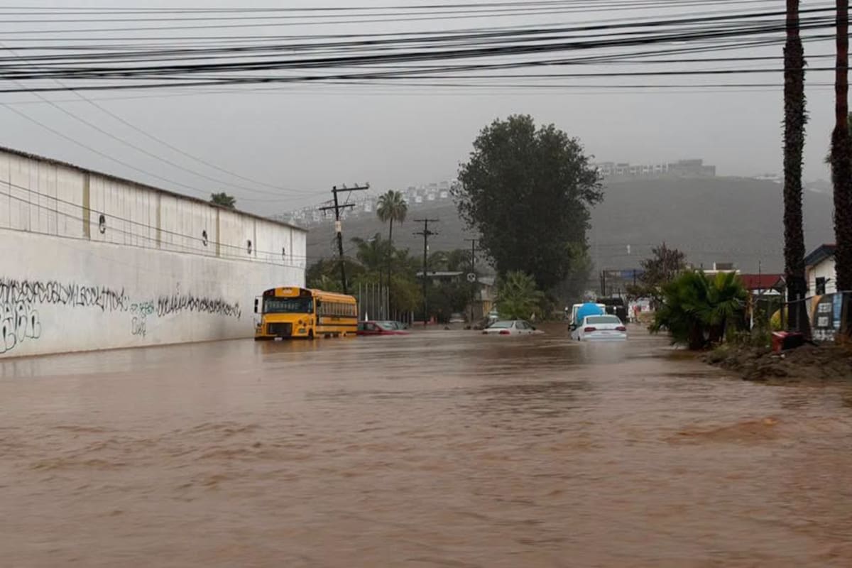 Rachel deja 25 colonias sin luz en Ensenada; continúan inundaciones y cierres viales