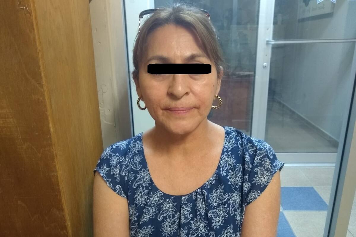 Mujer es arrestada con auto reportado robado