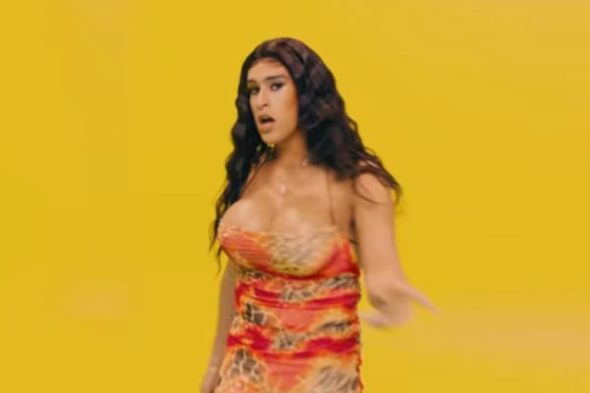 ¡Bad Bunny se viste de mujer para su videoclip 'Yo Perreo Sola'!