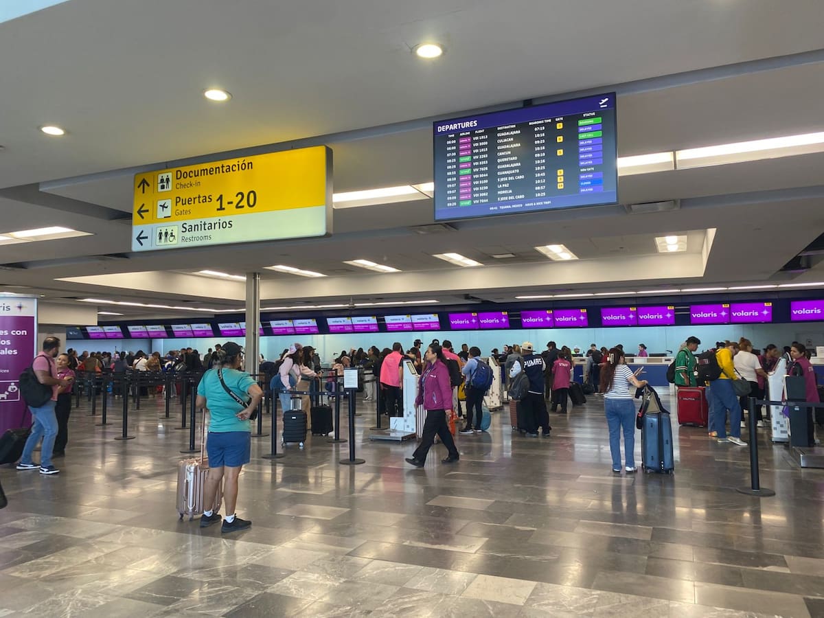 El banco de neblina que cubrió a la ciudad desde la mañana del viernes provocó ajustes en los itinerarios. Foto: Emmanuel Castañeda