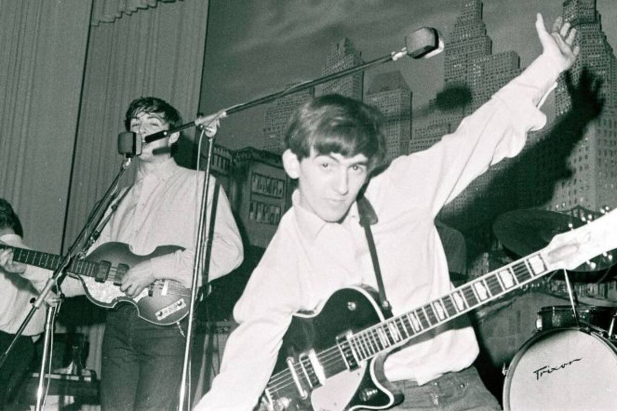 Venden guitarra que tocó George Harrison en los inicios de The Beatles