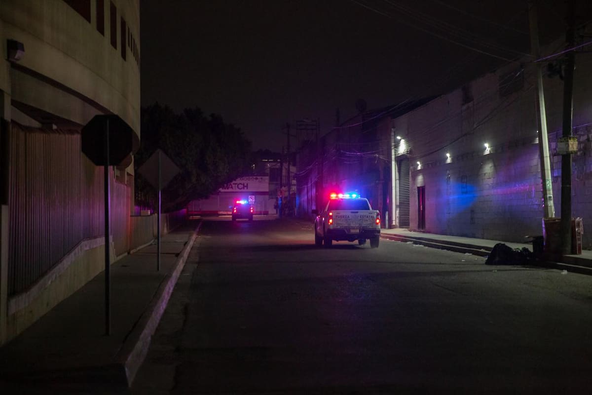 La mujer recibió seis disparos; su acompañante resultó ileso y los llevó a la Cruz Roja en una camioneta. Foto: Border Zoom