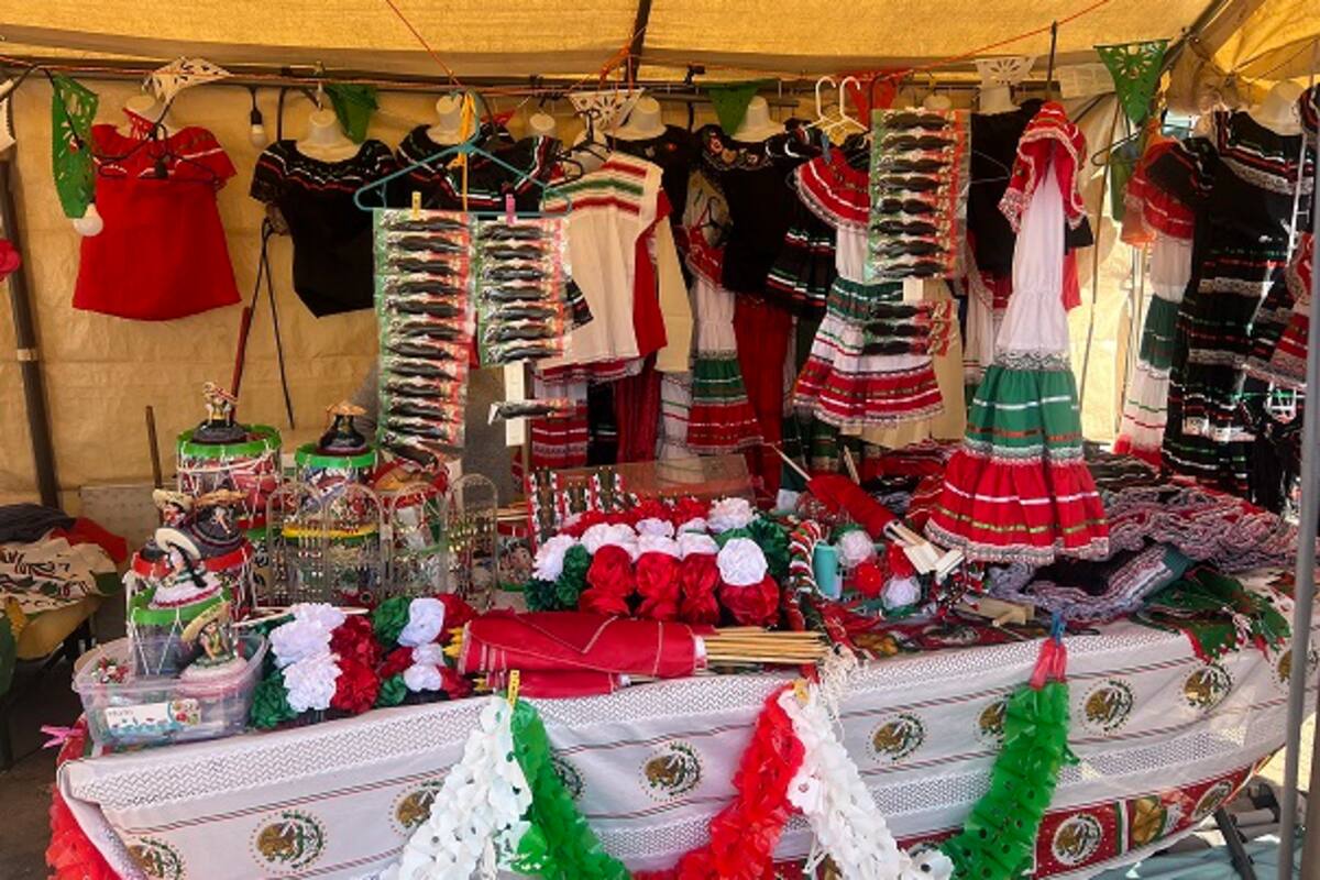 Comerciantes de artículos patrios reportan bajas ventas previo al Día de la Independencia