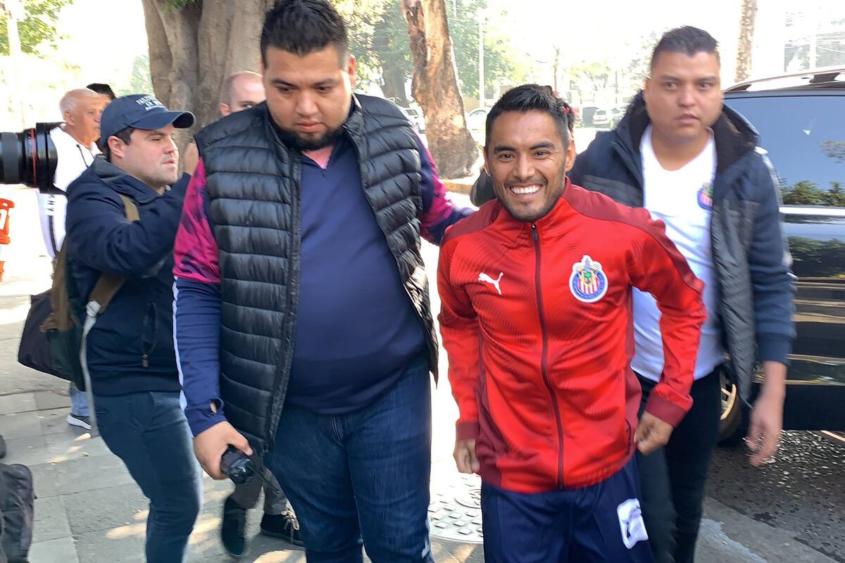 Llegada de ‘Gallito’ a Chivas retrasada por acuerdo en salario