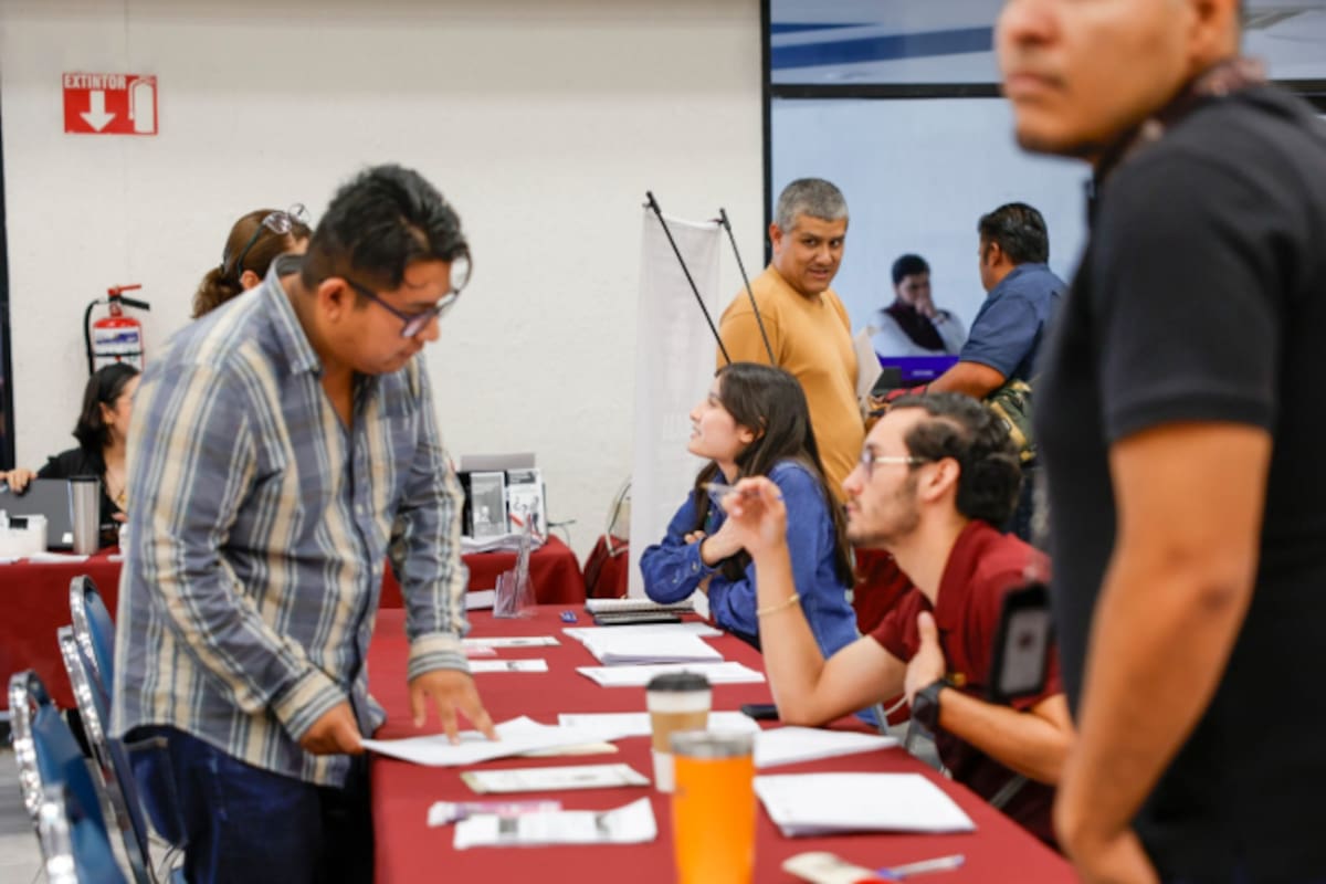 Realizan feria del empleo en Canaco y firman convenio para apoyar a empresarios