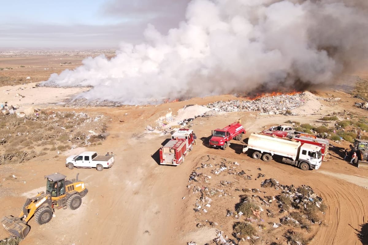 Incendio en basurero de San Quintín consume tres hectáreas
