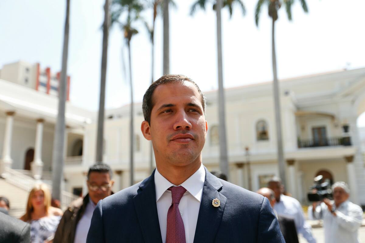 Guaidó busca relación con fuerzas armadas de EU