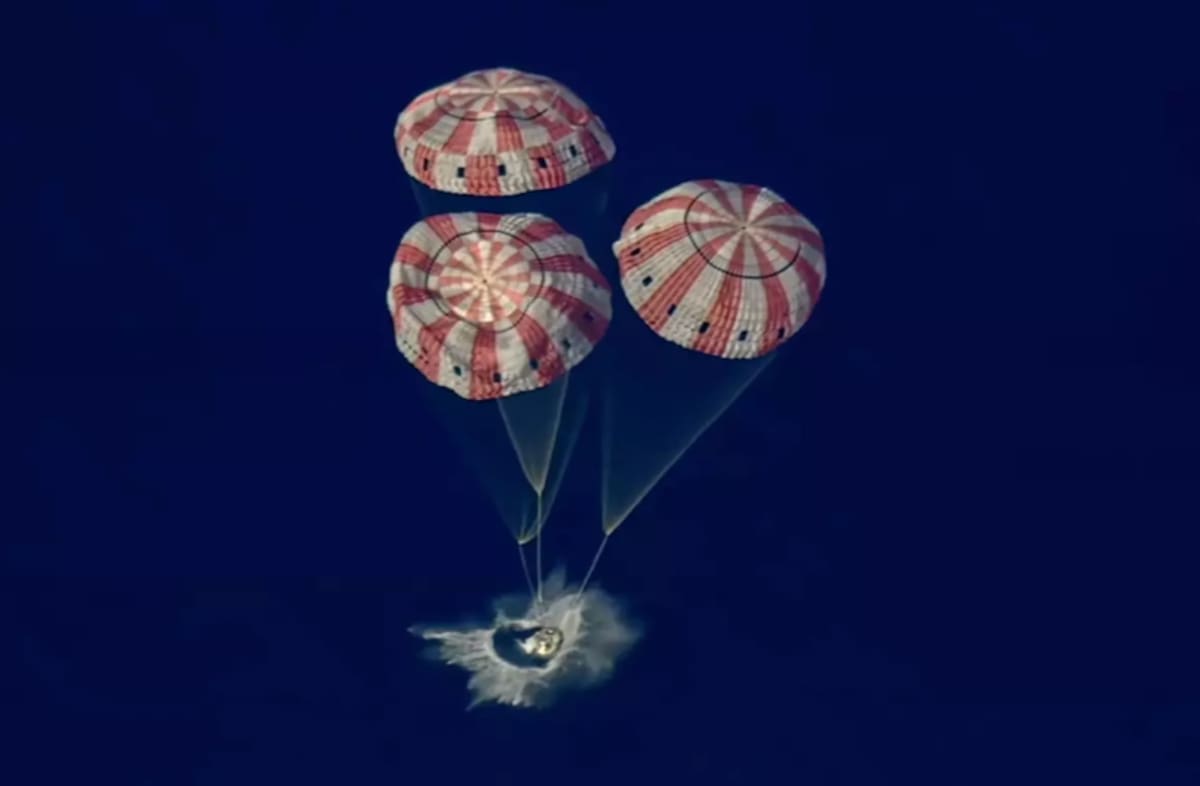 Artemis II regresa a la Tierra tras histórica misión alrededor de la Luna.