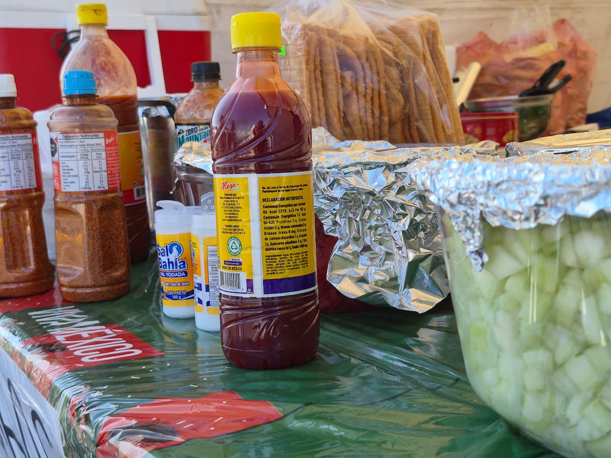 Los puestos de comida y bebidas comenzaron a instalarse en la avenida Independencia de la Zona Río para recibir a quienes acudirán a la celebración del Grito de Independencia en Tijuana. Foto: Michelle Castillo