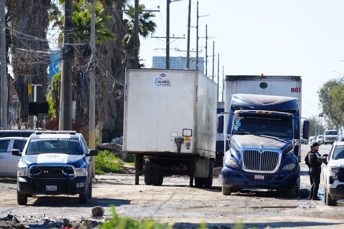 Intentan quemar tráiler en yarda del Aeropuerto