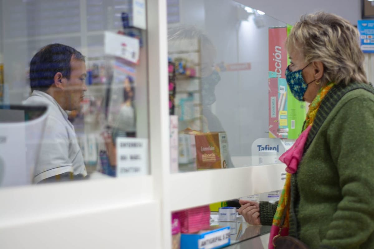 La diputada Ofelia Socorro Jasso Nieto, del PRI, sostuvo que los adultos mayores enfrentan una doble carga: Los ingresos limitados y la necesidad constante de medicamentos. | Foto: Pexels