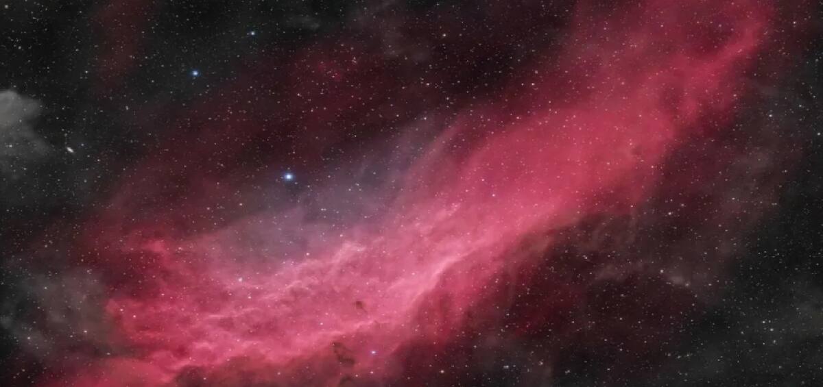 El italiano Daniele Borsari fue nombrado Fotógrafo Astronómico Joven del Año por esta imagen de la Nebulosa California, NGC 1499, en la constelación de Perseo, que se encuentra a una distancia de unos 1.000 años luz de la Tierra.