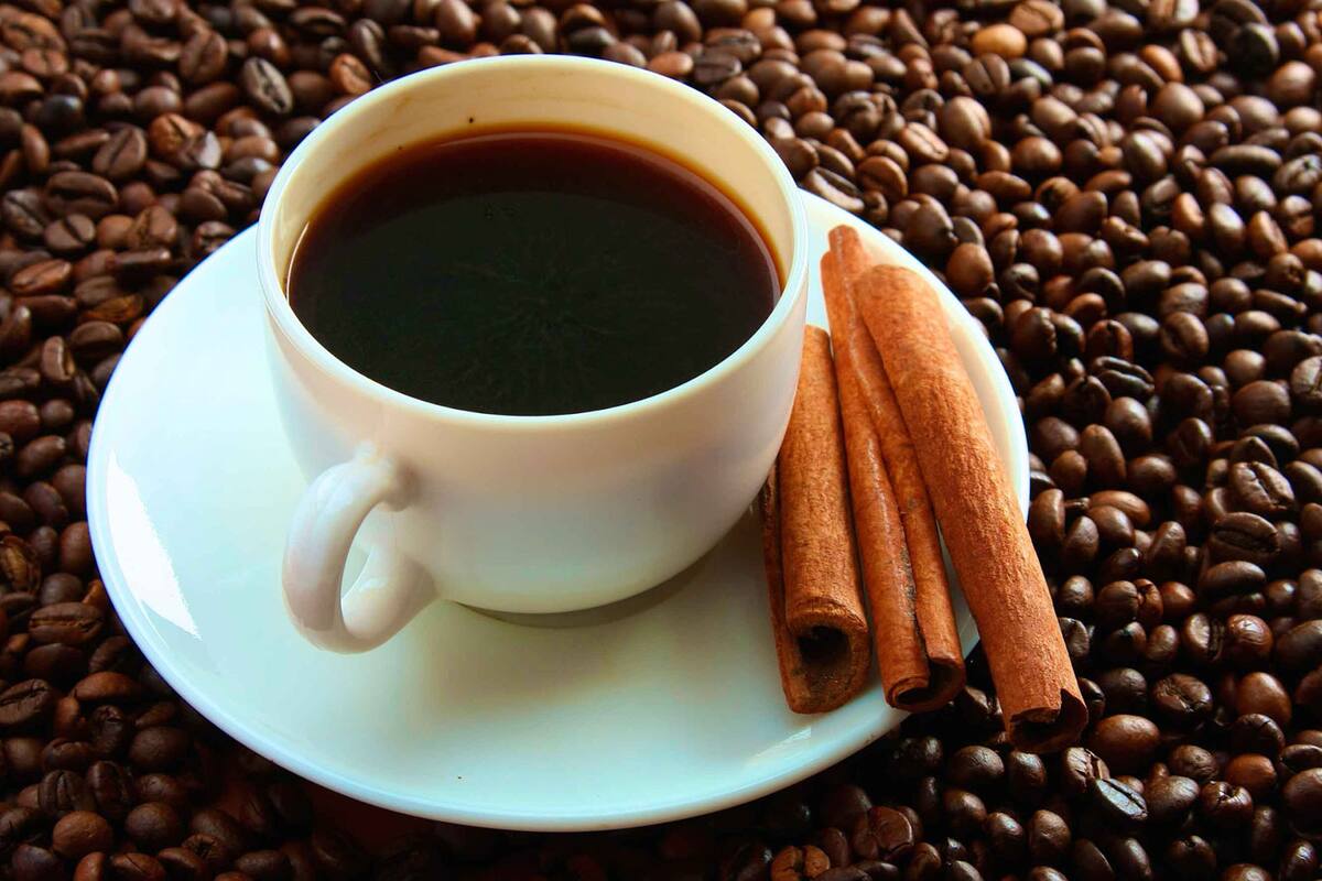 Beneficios de tomar café con canela en el desayuno