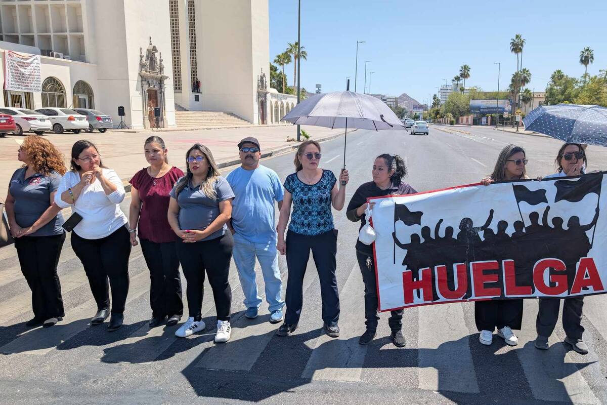 Sindicato de la UNISON bloquea calles en protesta por falta de avances en negociaciones