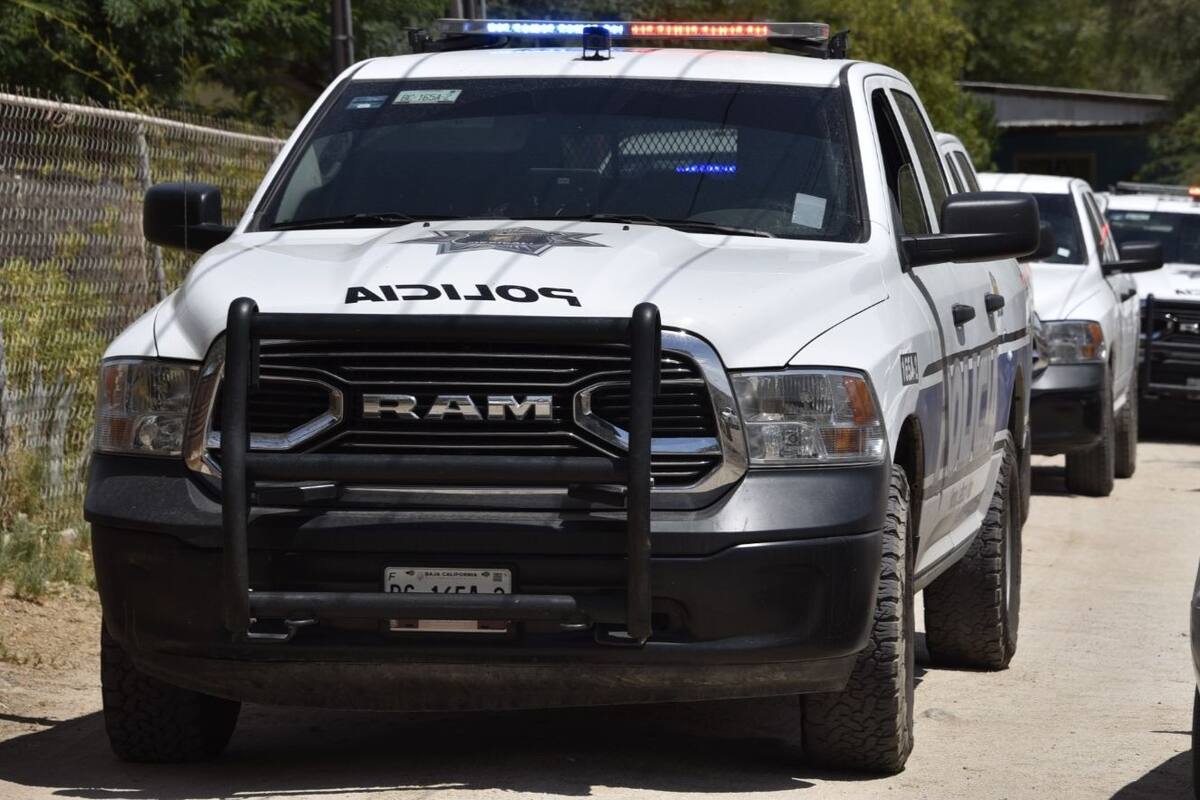 Motociclista armado amenaza con escopeta a policías