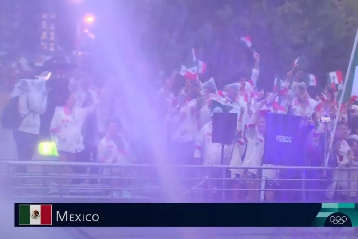 Chorros de agua opacan la aparición de México en la inauguración de París 2024