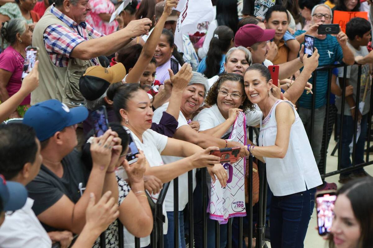 Claudia Sheinbaum pide ser elegida como la primera presidenta en México