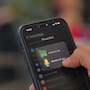 Cómo saber qué apps tienen acceso a la cámara y micrófono de tu celular y cómo quitarles el permiso