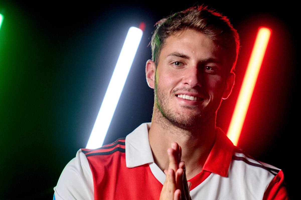 ¿Cuándo debutará Santiago Giménez como futbolista de Feyenoord y contra qué equipo?