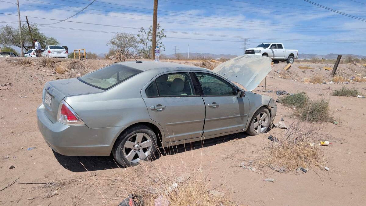 Según el informe de Seguridad Pública Municipal, la persona a bordo del auto presentó politraumatismo, por lo que requirió asistencia médica y fue trasladada a un hospital. Foto: Julián Ortega.