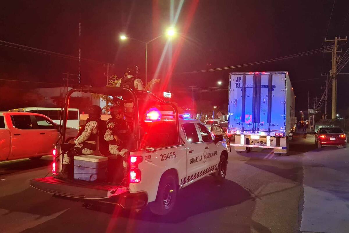 Deja enfrentamiento 12 presuntos criminales muertos sobre la carretera