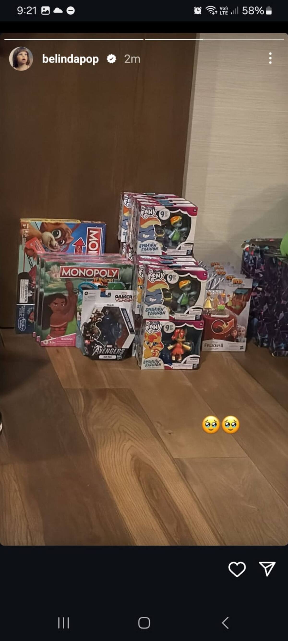 Belinda compartió la ropa y juguetes que donará / Instagram: @belindapop