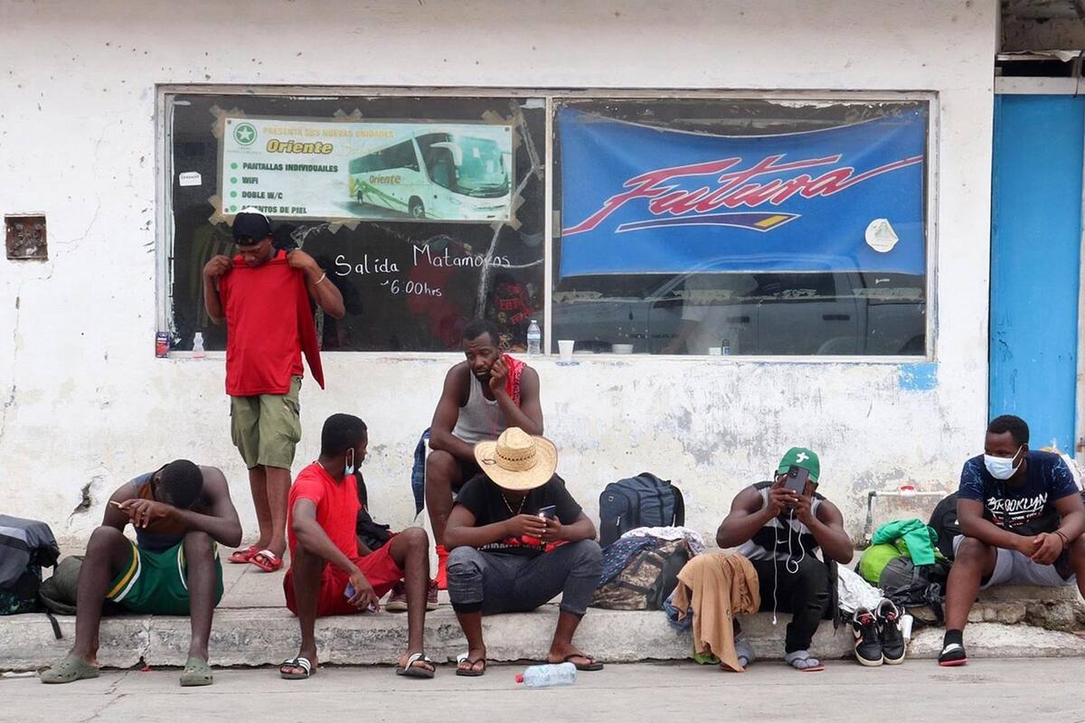 Migración: Haitianos saturan albergues y oficinas de migración en el norte de México