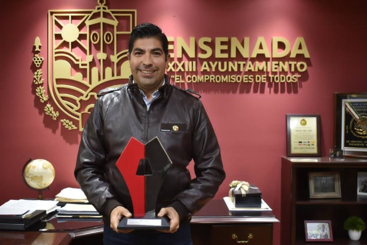 Recibe Ayala Premio a Mejores Prácticas de Gobiernos Locales