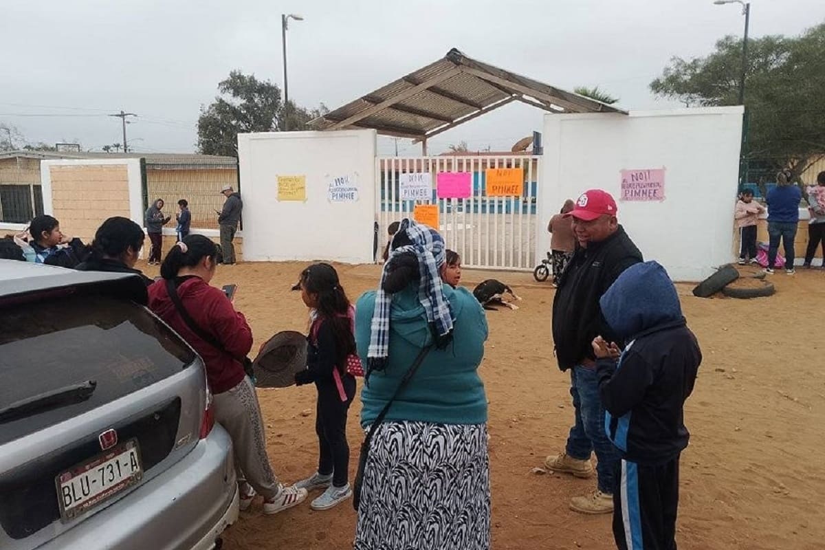 Padres toman escuelas en San Quintín