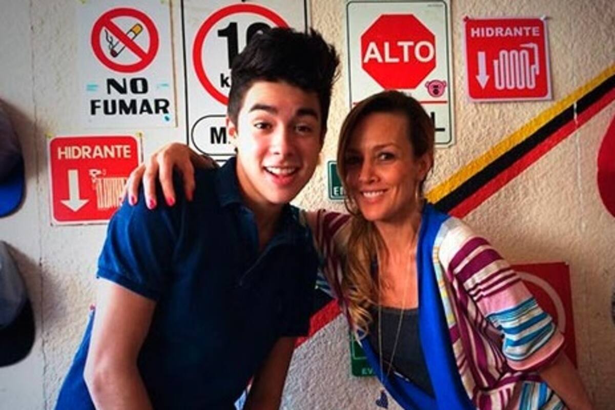Fey reveló que le gustaría hacer un dueto con su primo hermano, Mario Bautista