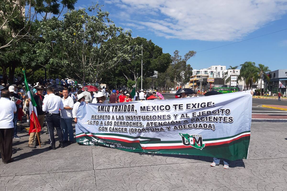 Marchan y piden renuncia de AMLO en México
