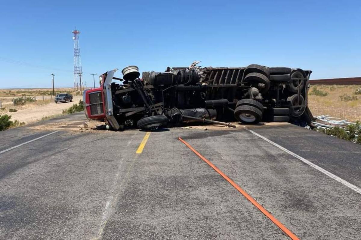 Chocan tráileres en “carretera de la muerte”